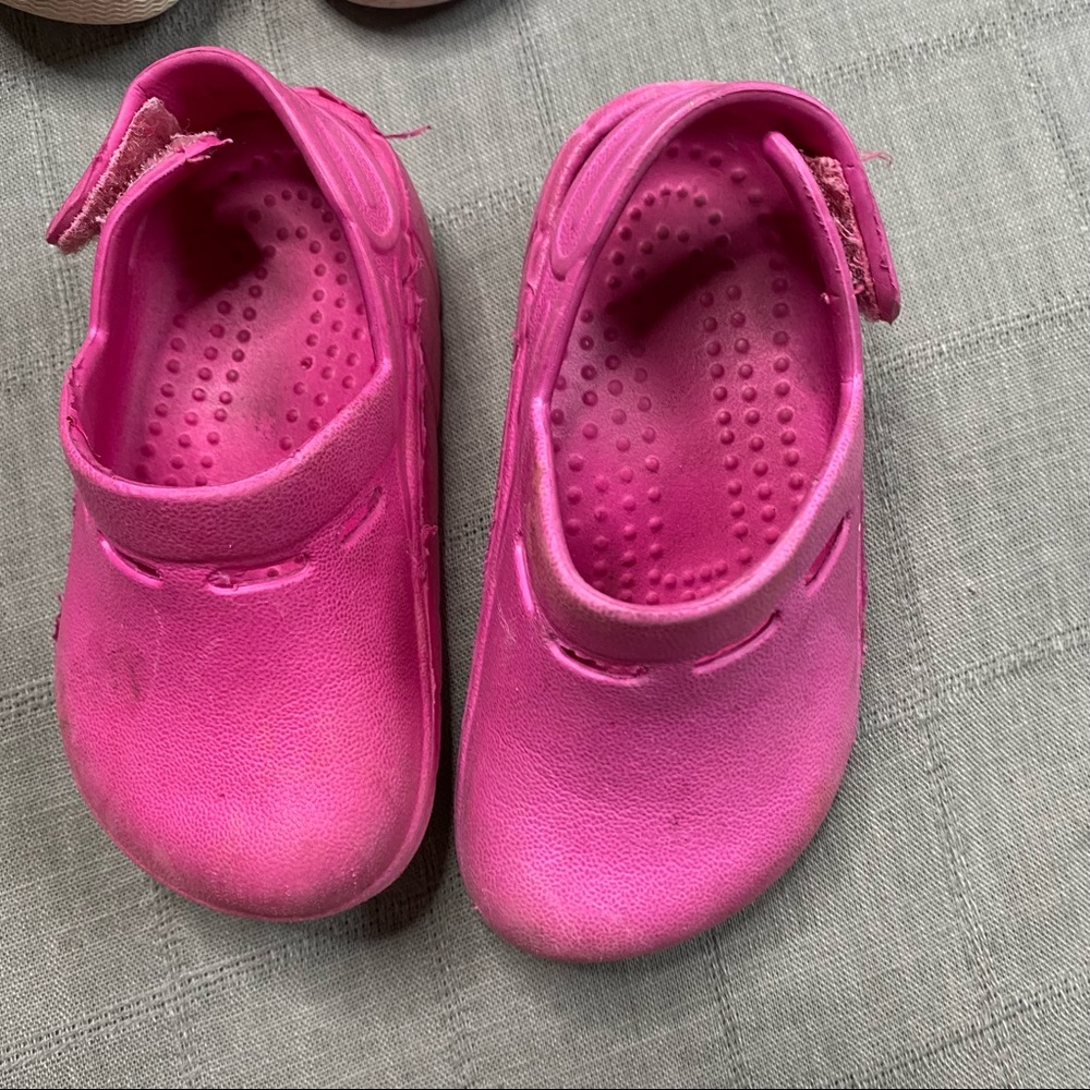 Cat & Jack Toddler Girls Shoe Lot Size 6 Gold Sandals Pink Clogs - Picture 2 of 11